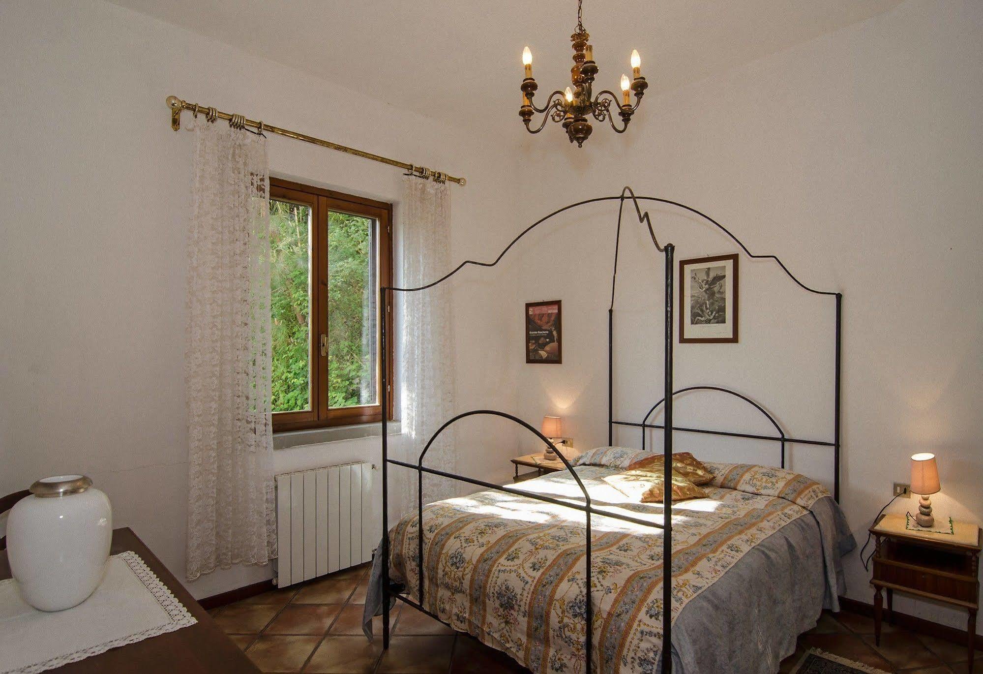 Podere"Sulle Soglie Del Bosco" Appartament And Rooms 佩夏 外观 照片